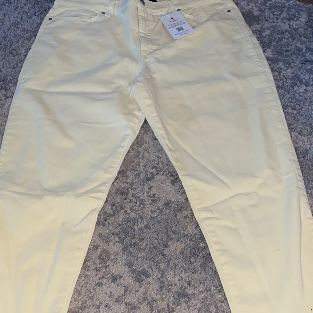 Womens size 18 yellow Gloria Vanderbilt ankle length pants